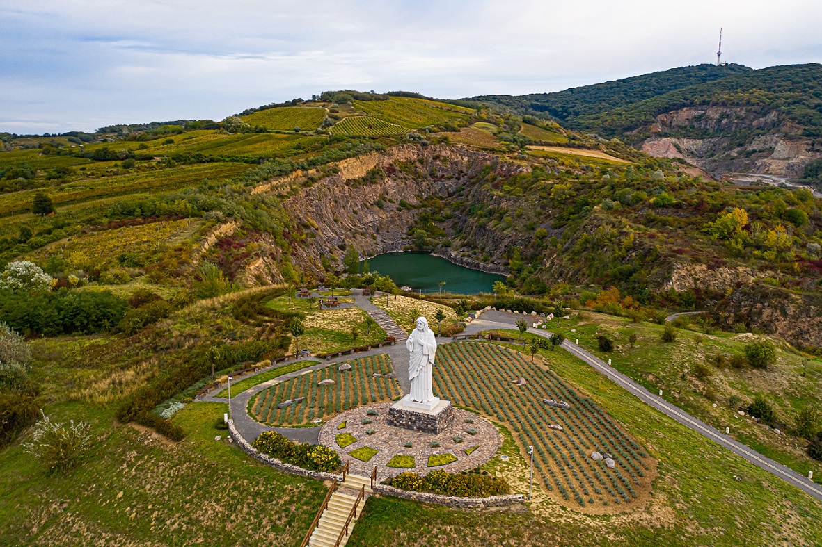 Kozi boglangan tola xotin