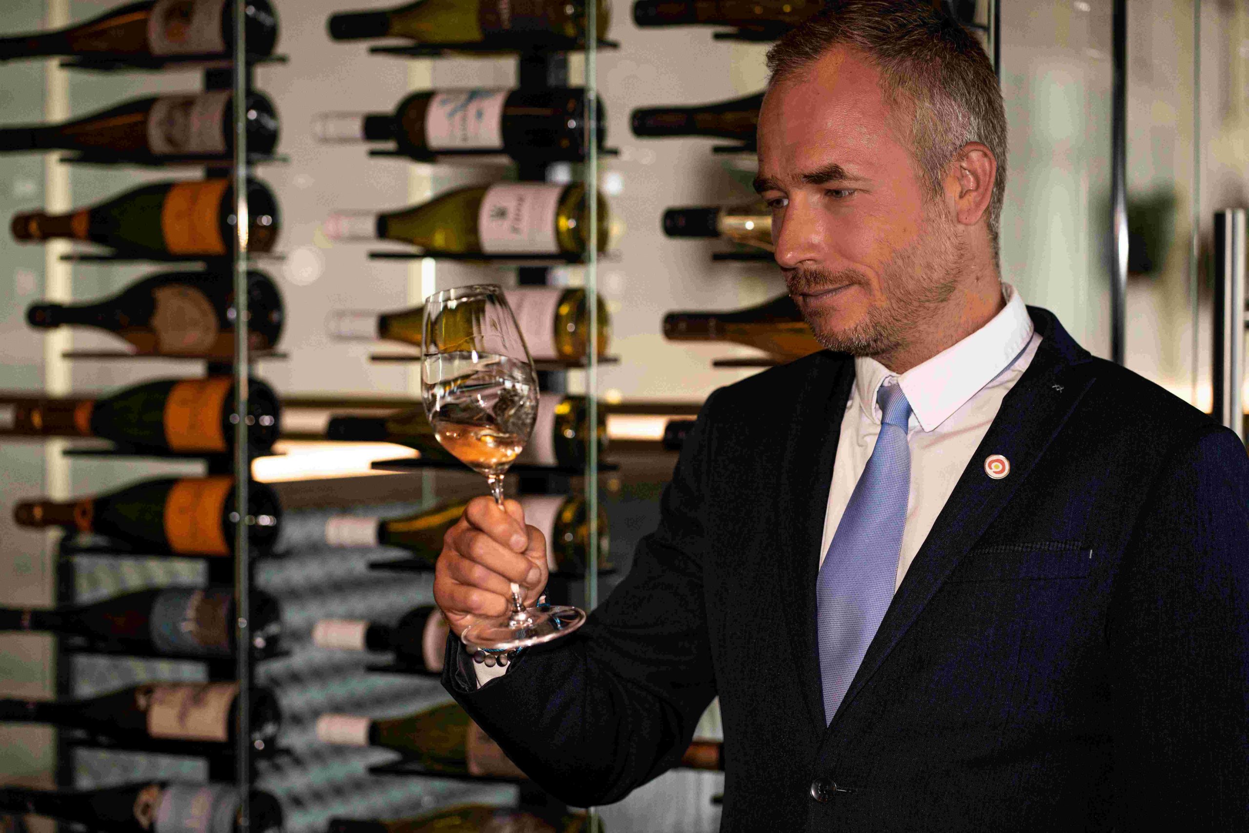 k-nemcsak_a_kC3B6zvetlen_vendC3A9gC3A9lmC3A9ny_biztosC3ADtC3A1sa_fontos2C_hanem_a_folyamatos_edukC3A1ciC3B32C_tanulC3A1si_lehetC591sC3A9g_is