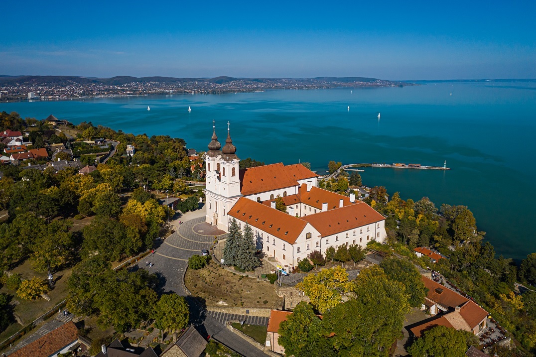 A Tihanyi Bencés Apátság, Balatonfüred-Csopaki borvidék